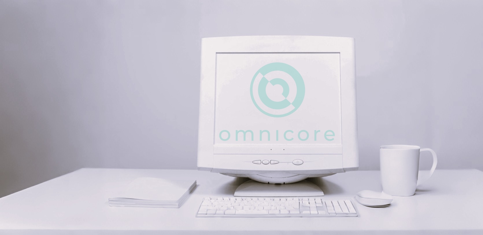 OmniCore hero med skærm placeret mod højre